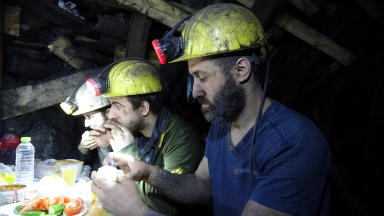 İşçilerim ilk Sahur'larını dünyanın metre altında yaptılar